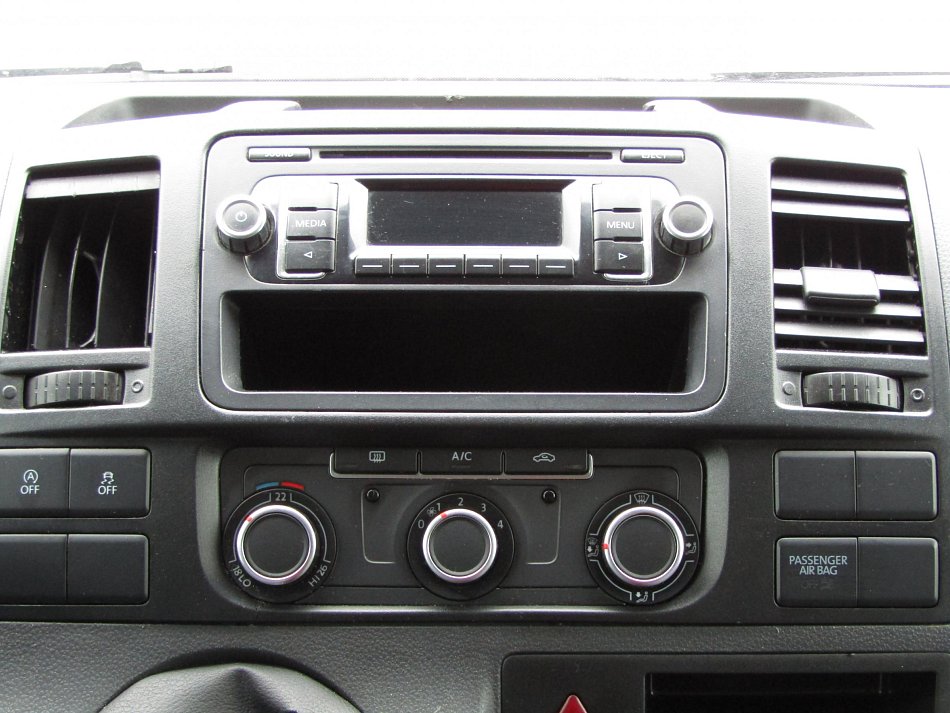 Volkswagen Transporter 2.0TDi  L2 5míst