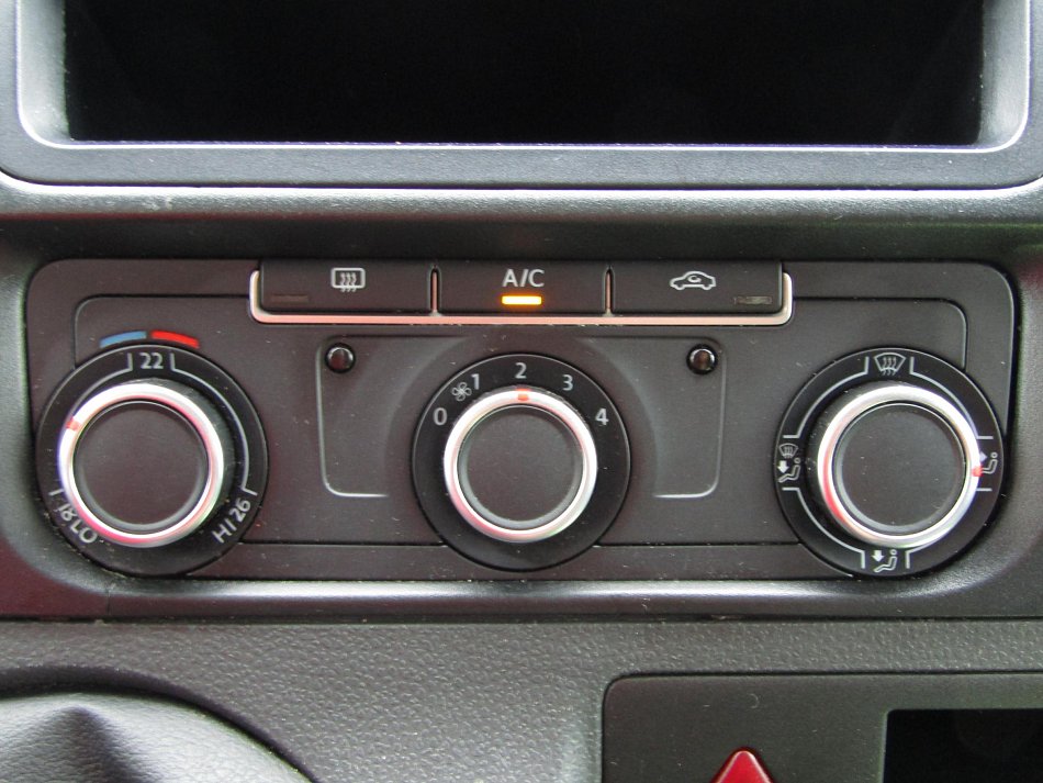 Volkswagen Transporter 2.0TDi  L2 5míst