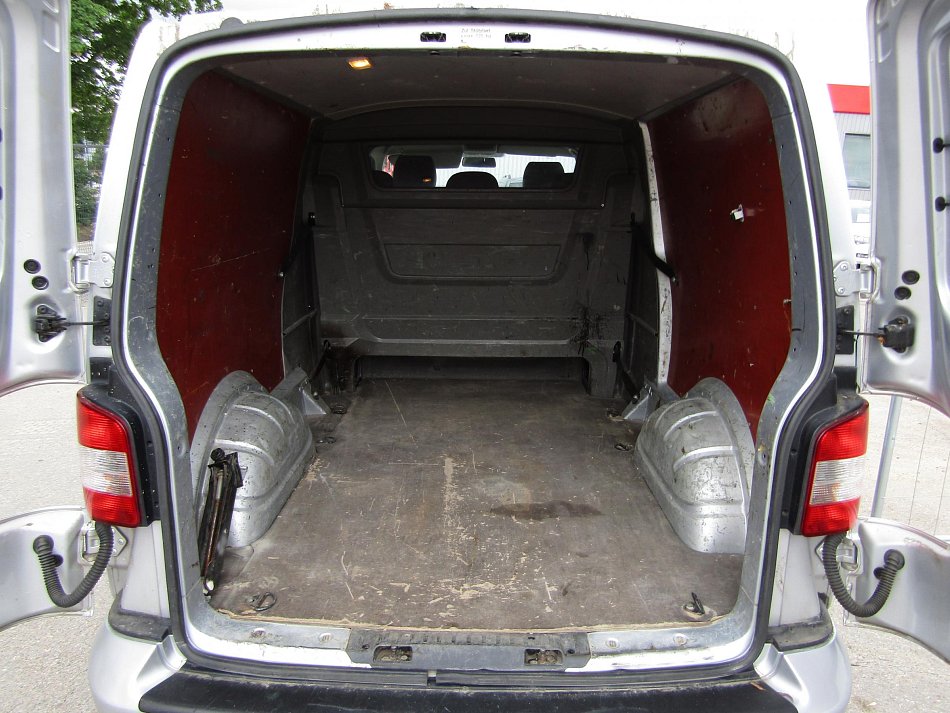 Volkswagen Transporter 2.0TDi  L2 5míst