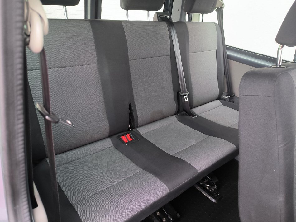 Volkswagen Transporter 2.0TDi  T6 9míst
