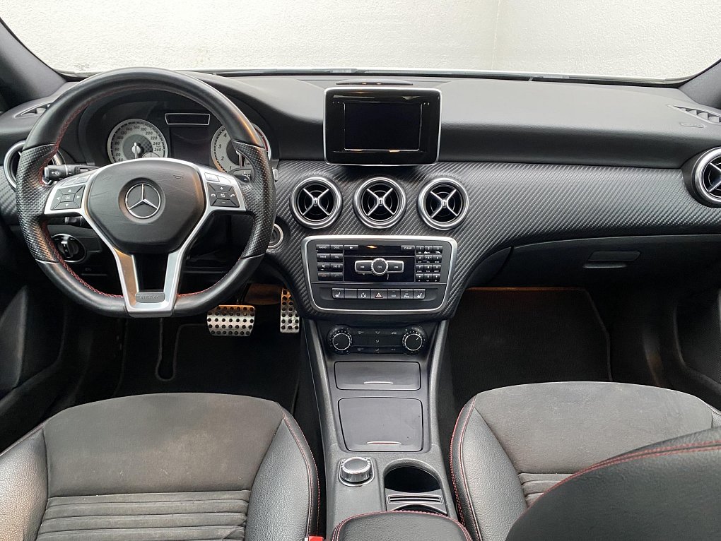 Mercedes-Benz Třída A 2.0 i  A250 AMG paket