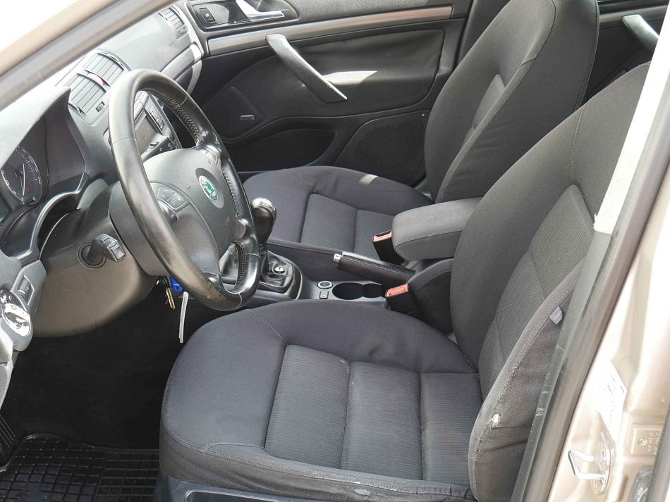 Škoda Octavia II 2.0TDi Elegance
