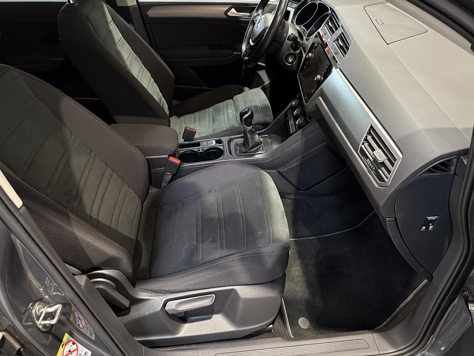 Volkswagen Touran 1.5 TSI 