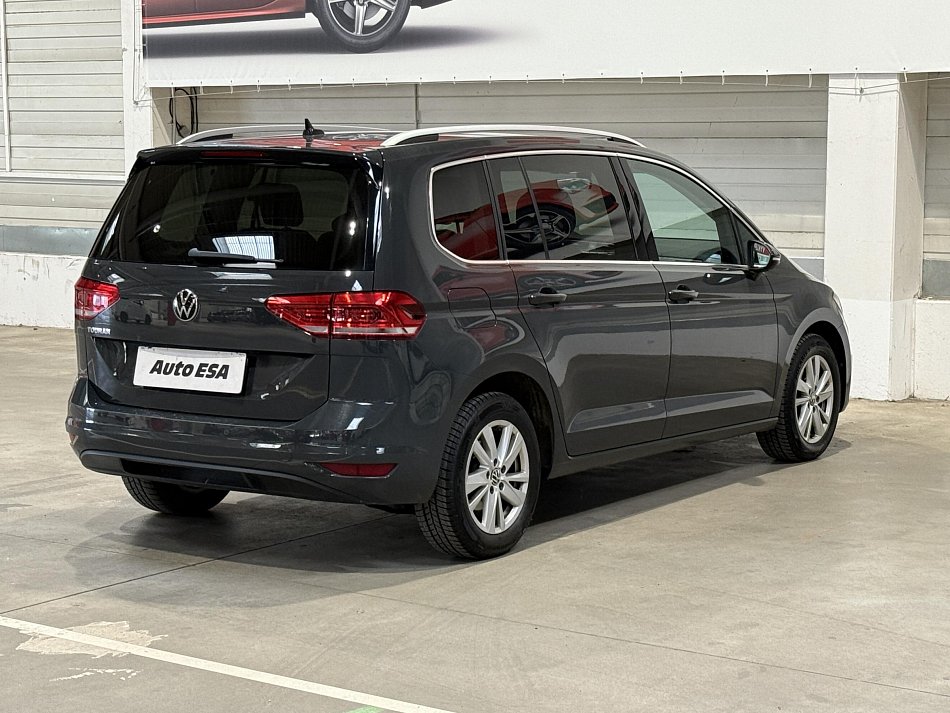 Volkswagen Touran 1.5 TSI 