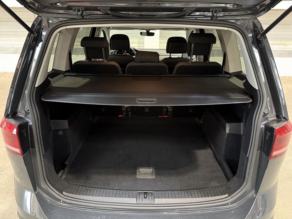 Volkswagen Touran 1.5 TSI 