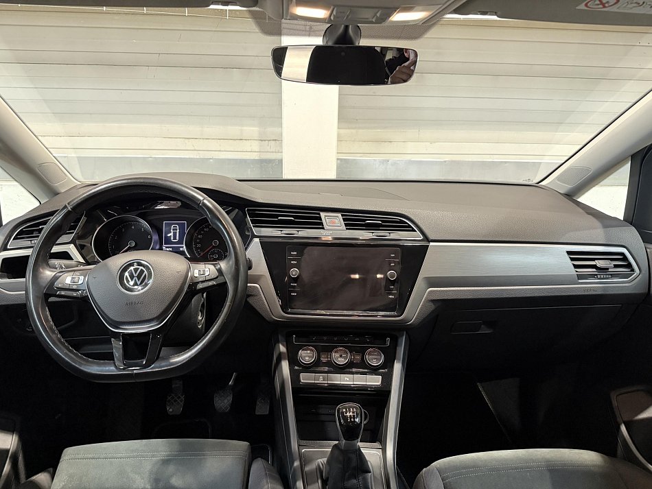 Volkswagen Touran 1.5 TSI 