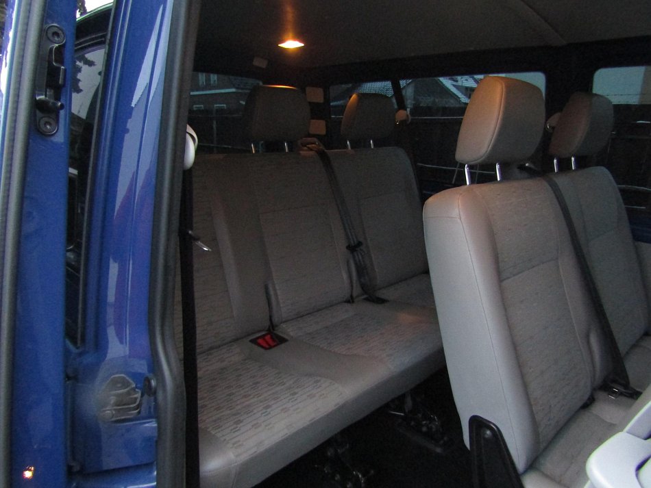 Volkswagen Transporter 2.0TDi  L2 8míst