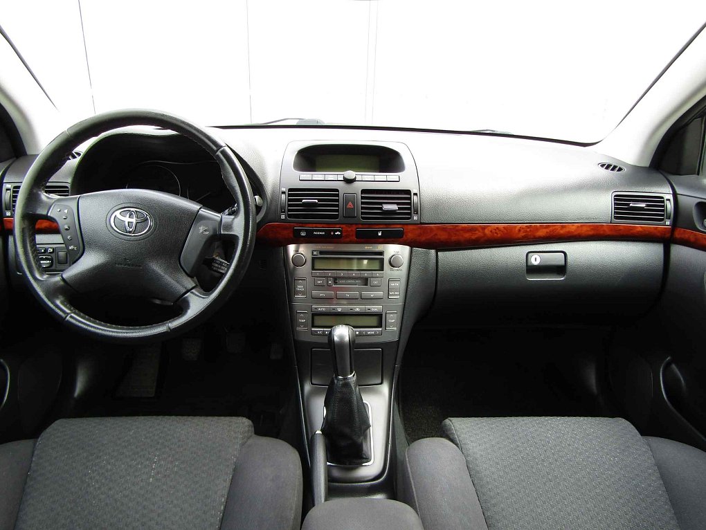Toyota Avensis 2.0 i 