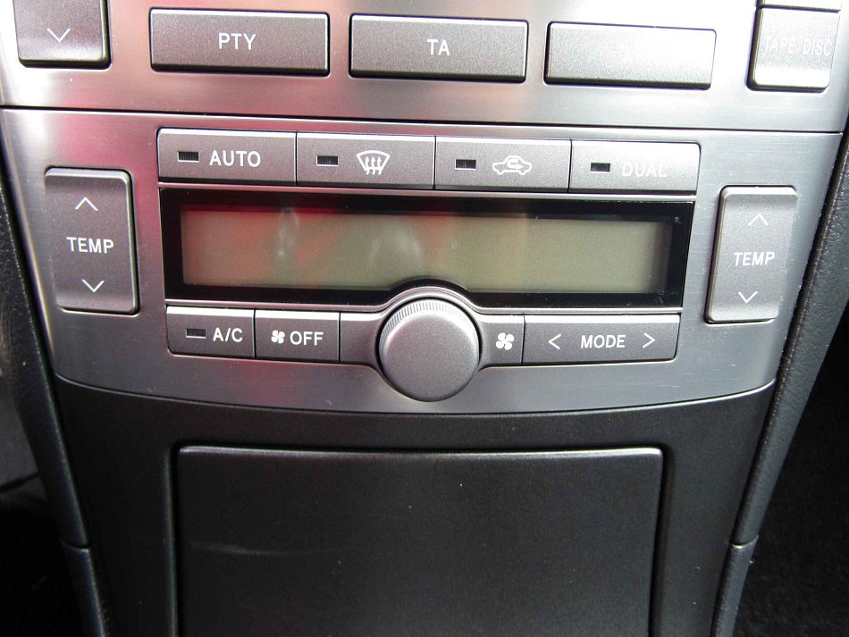 Toyota Avensis 2.0 i 