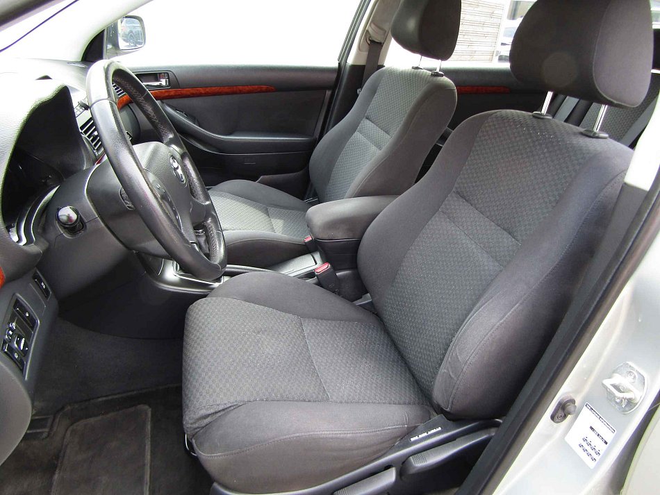 Toyota Avensis 2.0 i 
