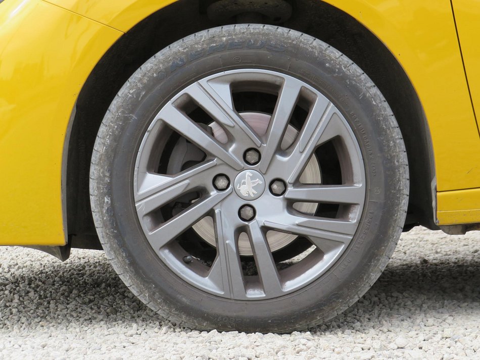 Peugeot 208 1.2 PT Style