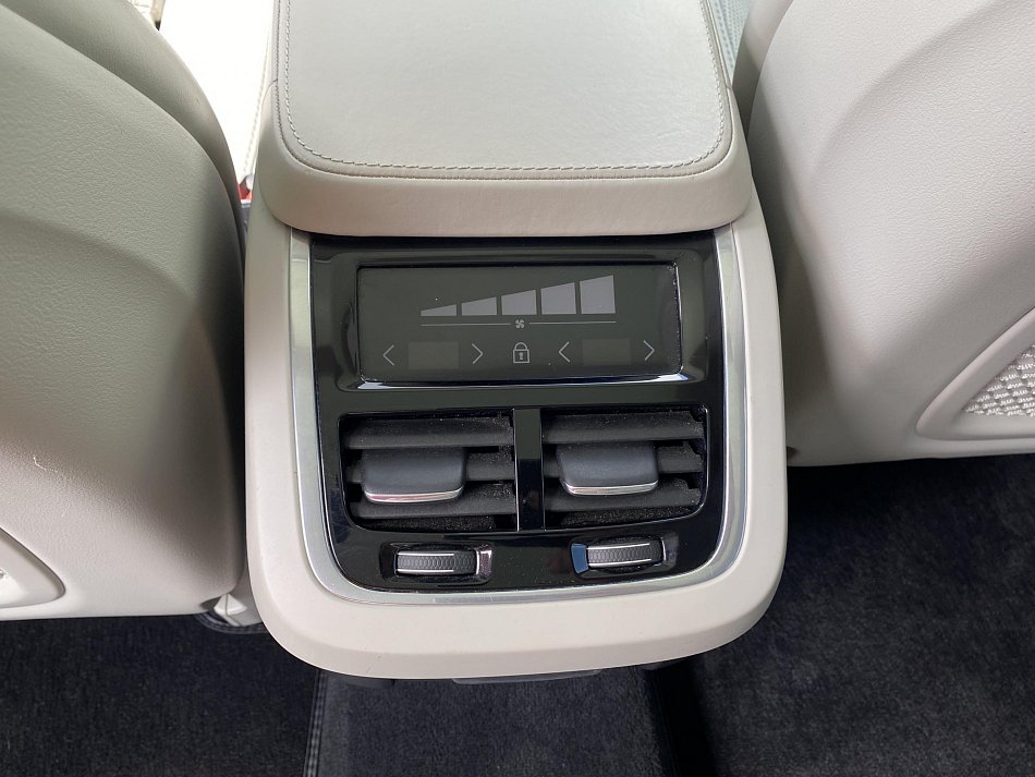 Volvo XC90 2.0 