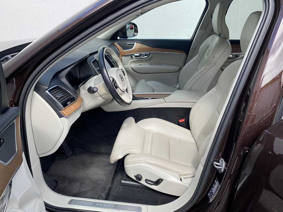 Volvo XC90 2.0 