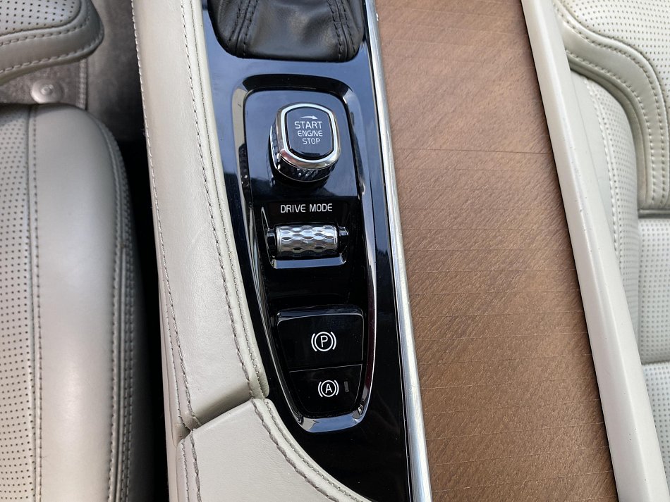 Volvo XC90 2.0 