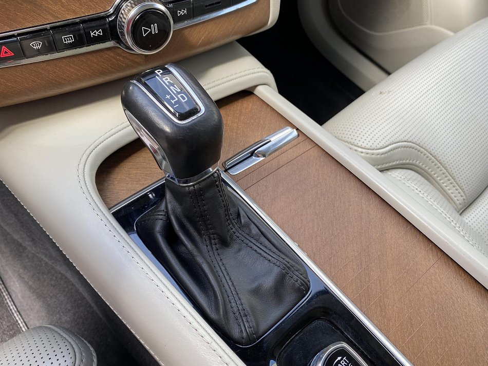 Volvo XC90 2.0 