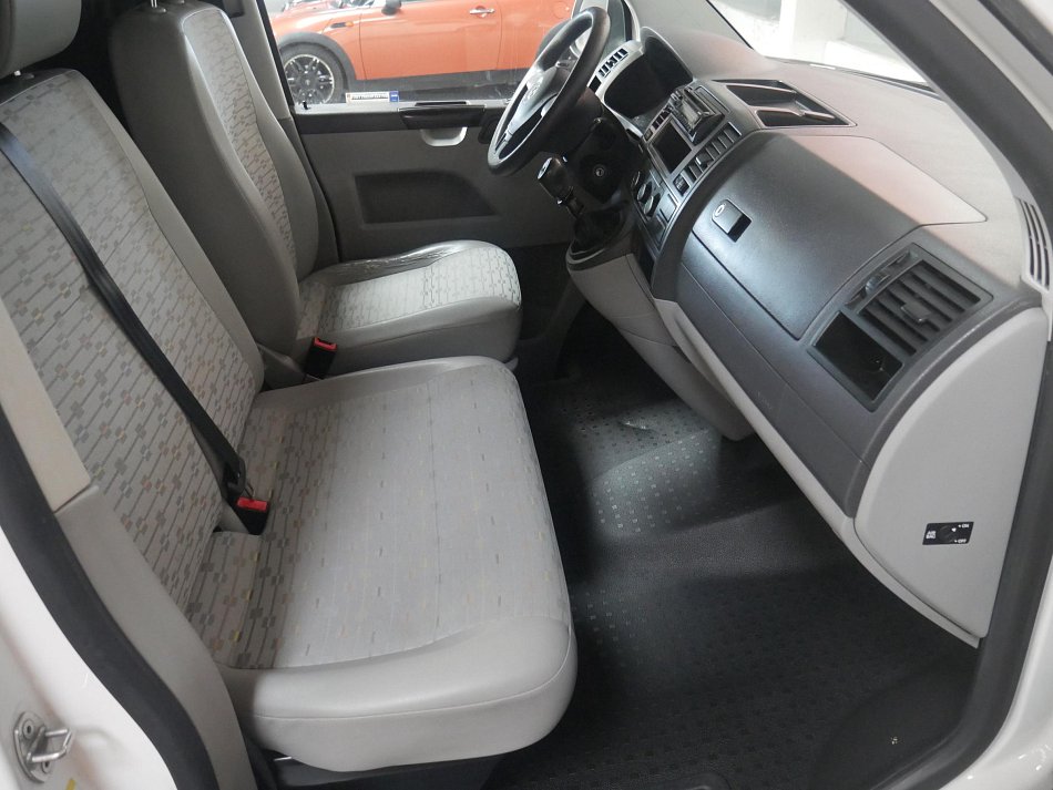 Volkswagen Transporter 2.0TDi  L2H2