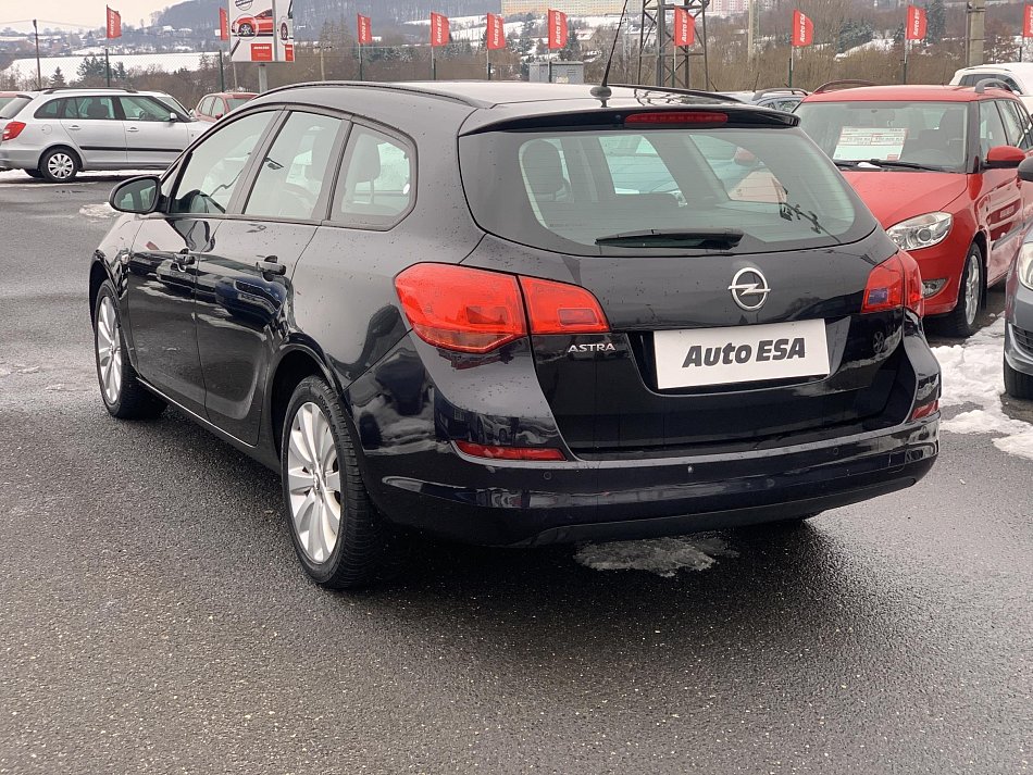 Opel Astra 1.6i  SportTourer