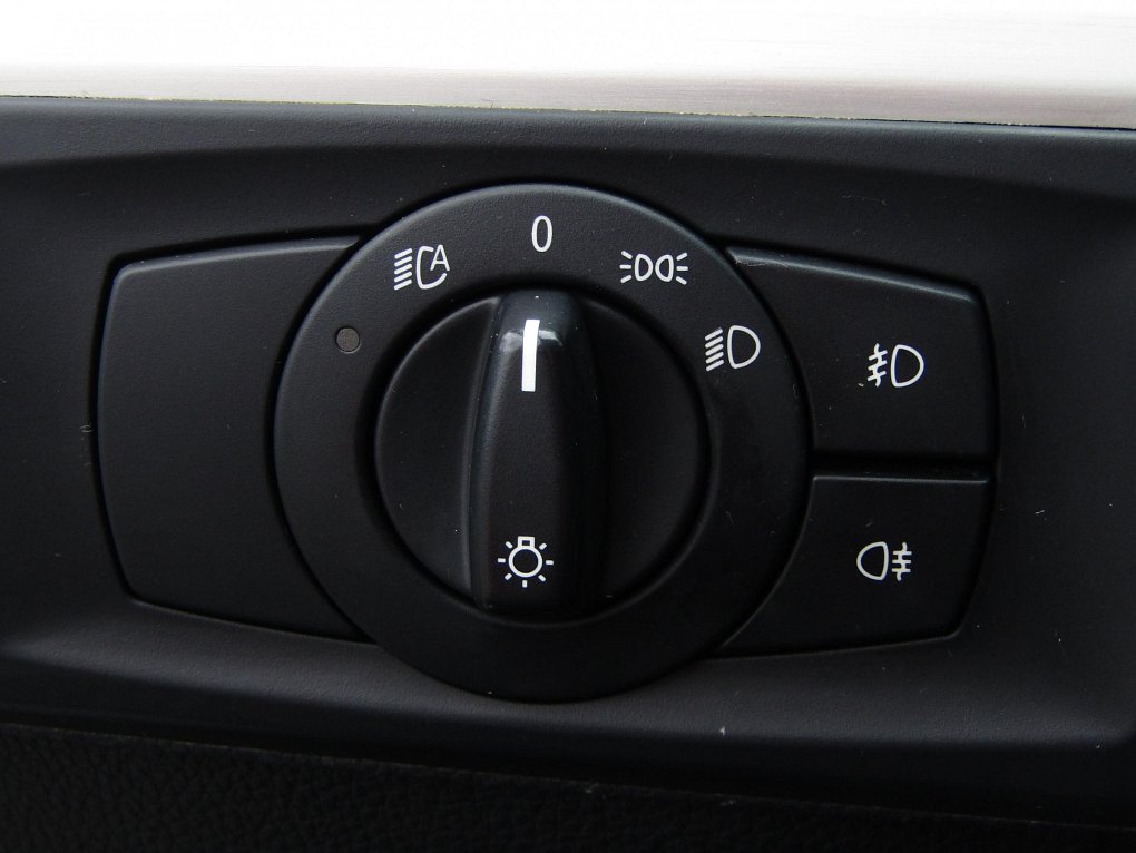 BMW Řada 3 320 i  320 i