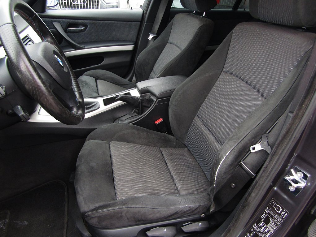 BMW Řada 3 320 i  320 i