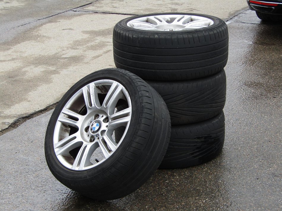 BMW Řada 3 320 i  320 i