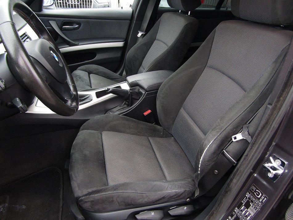 BMW Řada 3 320 i  320 i