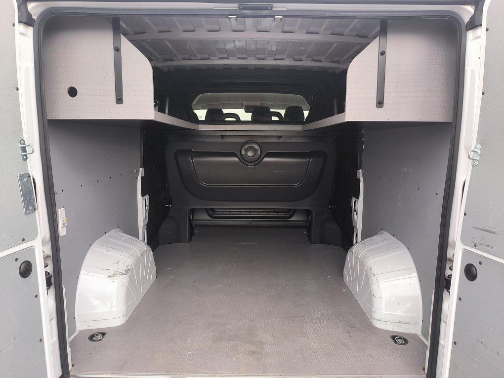 Opel Movano 2.2CDTi  L2H1 7míst