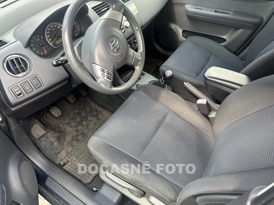 Suzuki Swift 1.3 i 