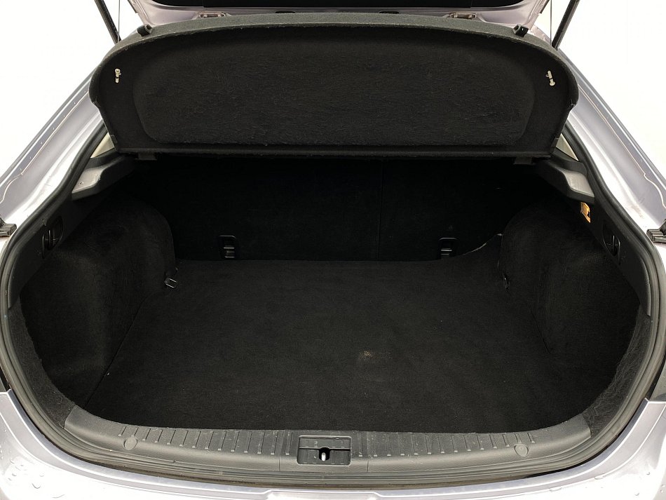 Mazda 6 2.0 i 