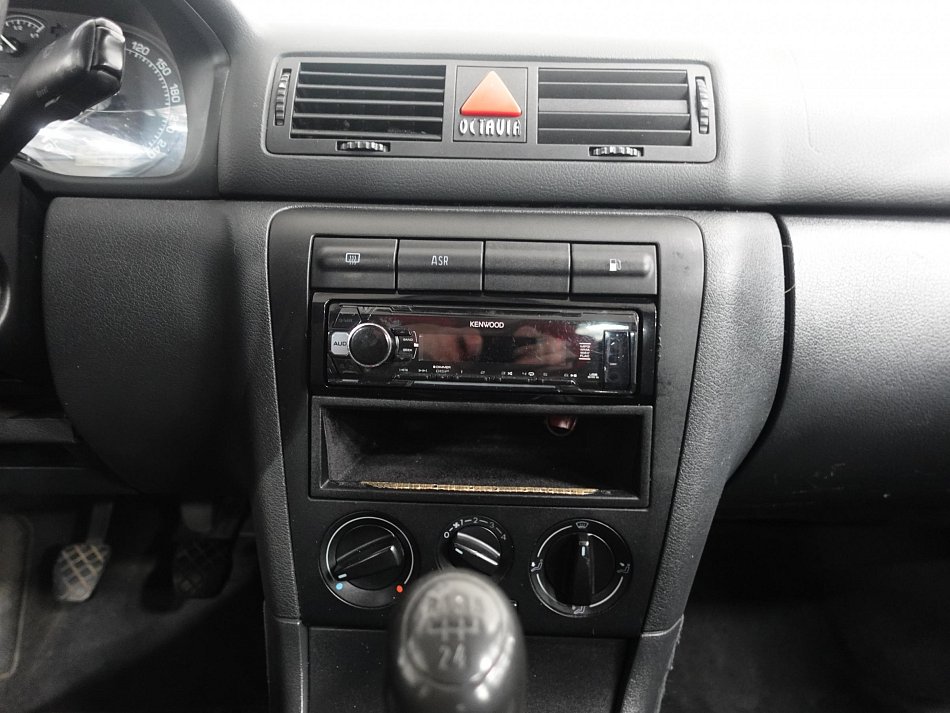 Škoda Octavia 1.6i Elegance