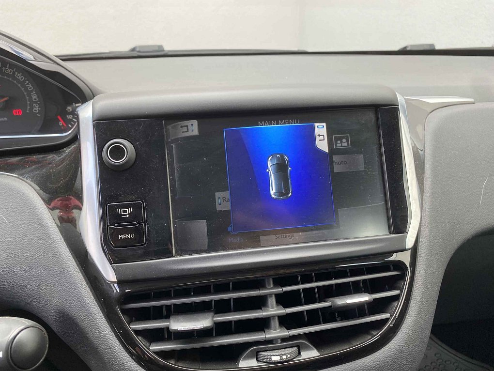 Peugeot 208 1.2i 