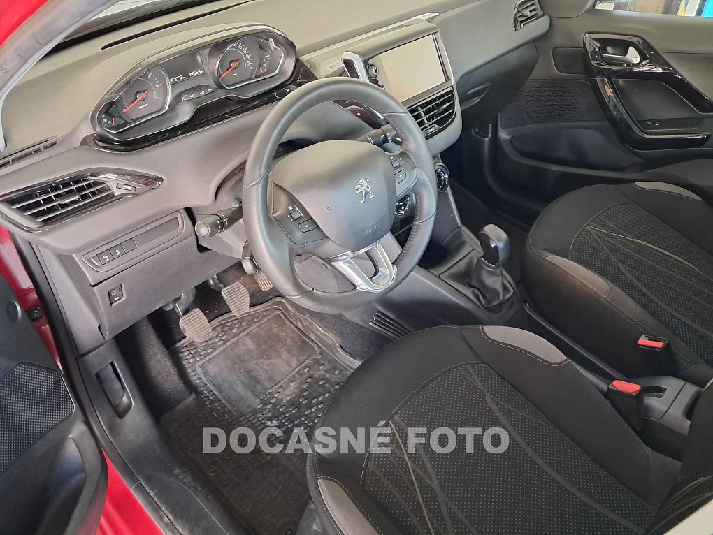Peugeot 208 1.2i 