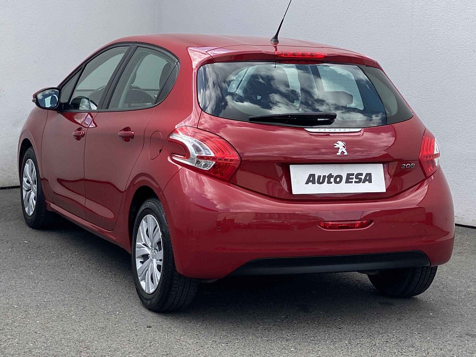 Peugeot 208 1.2i 