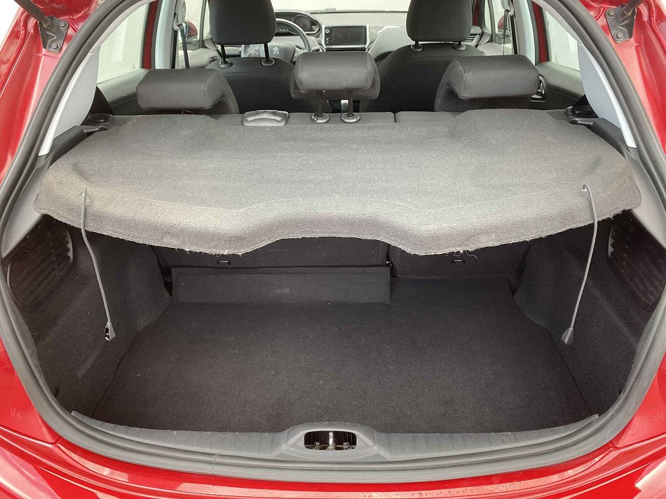 Peugeot 208 1.2i 