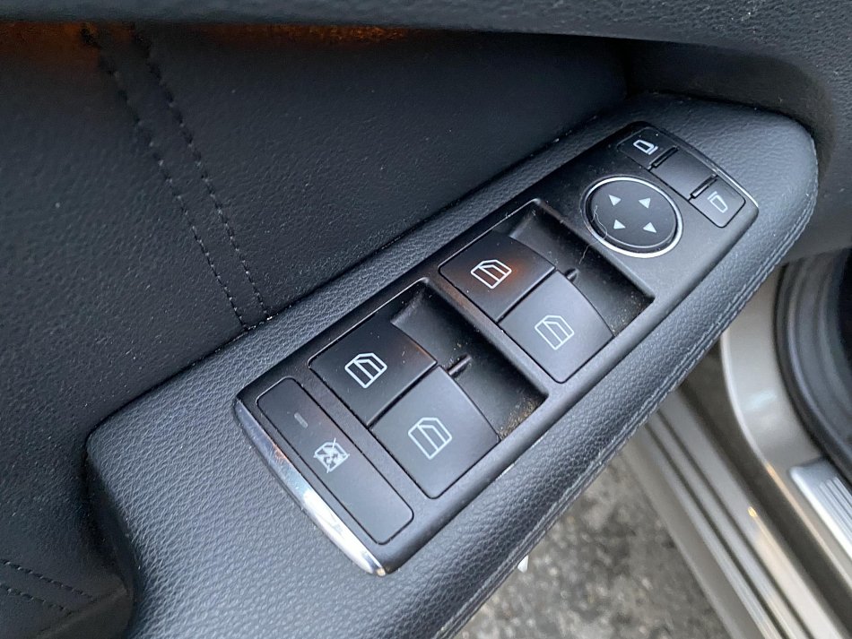 Mercedes-Benz Třída E 2.2 CDi Elegance E200