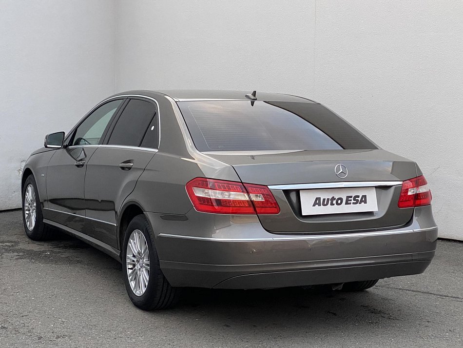 Mercedes-Benz Třída E 2.2 CDi Elegance E200