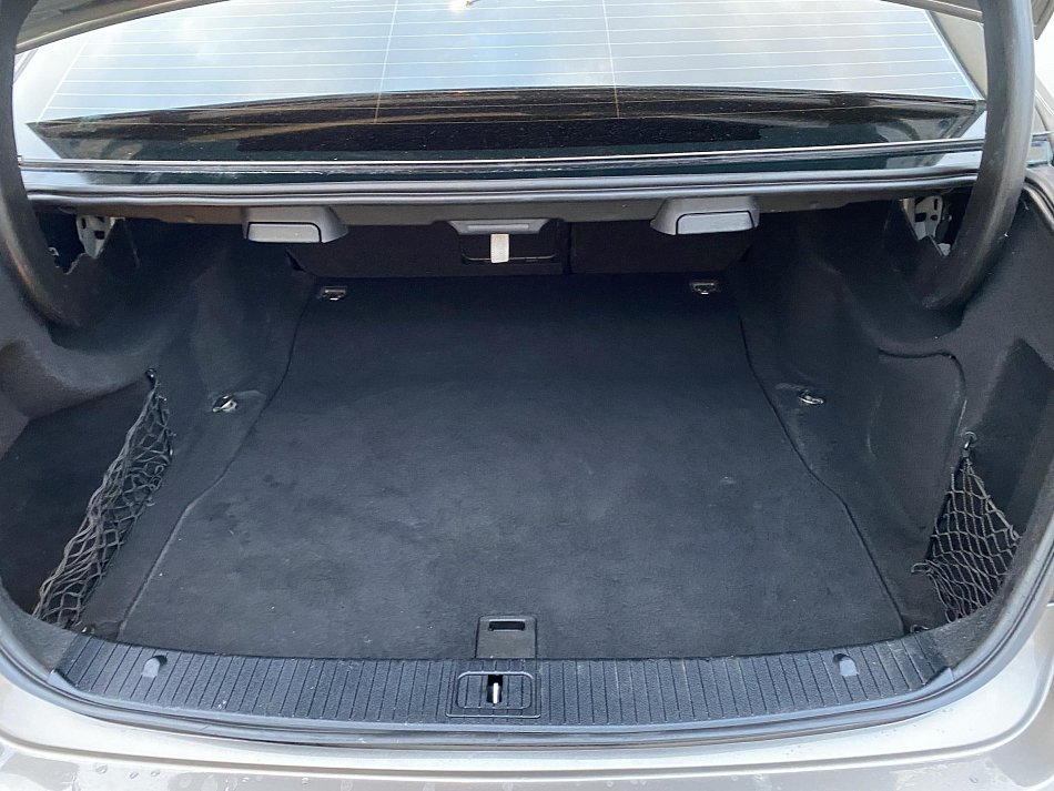 Mercedes-Benz Třída E 2.2 CDi Elegance E200