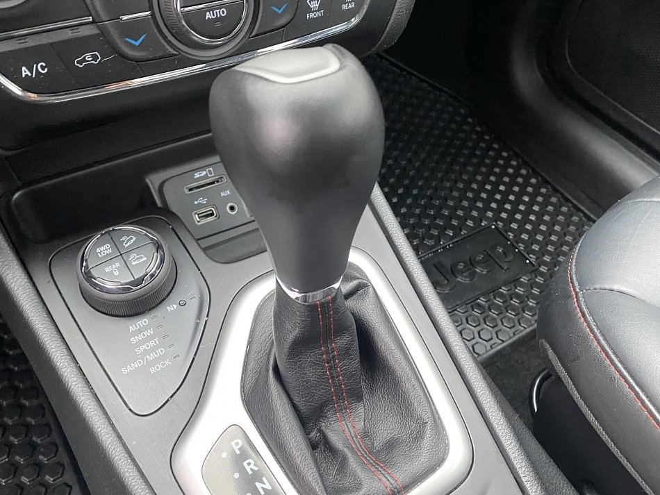 Jeep Cherokee 3.2 V6  4WD