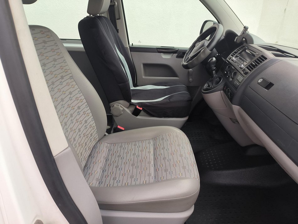 Volkswagen Transporter 2.0TDi  L2 5míst