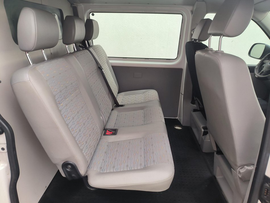 Volkswagen Transporter 2.0TDi  L2 5míst