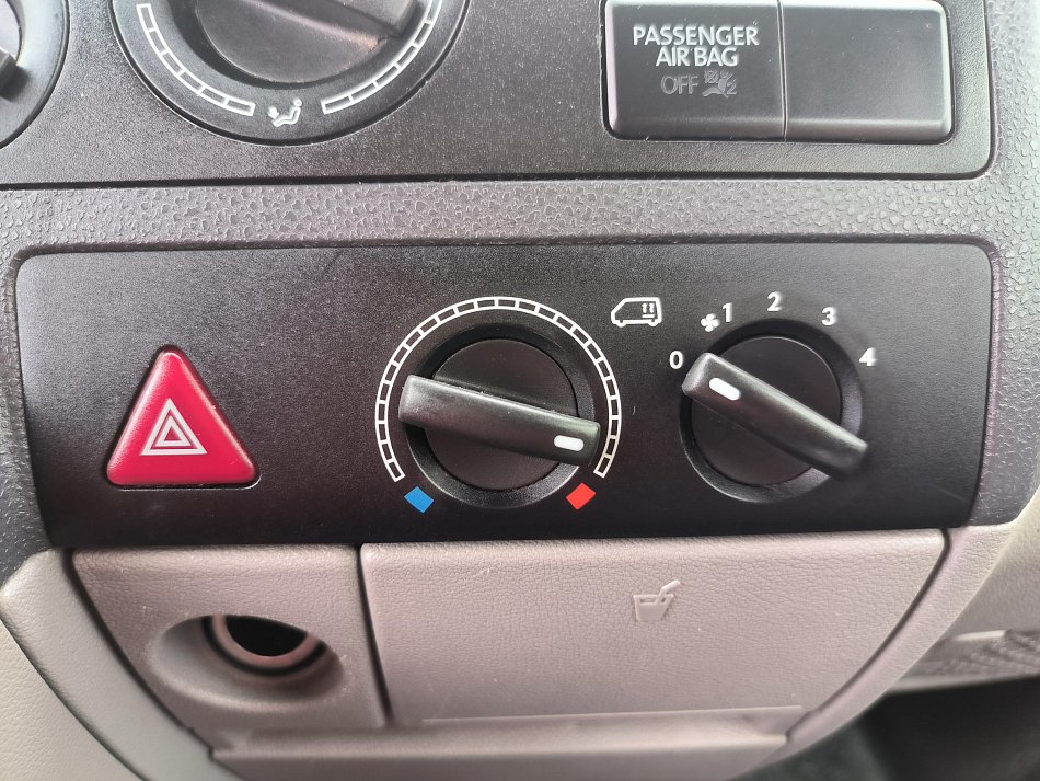Volkswagen Transporter 2.0TDi  L2 5míst
