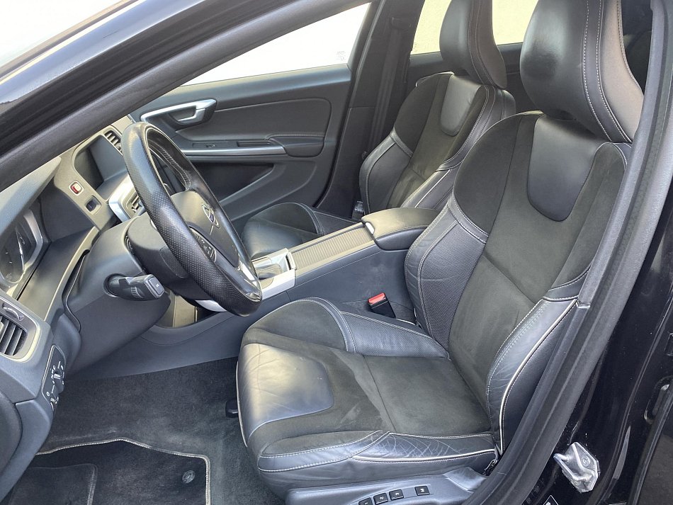 Volvo V60 2.4 D Momentum 4WD