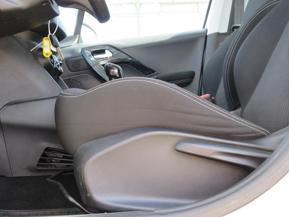Peugeot 208 1.2PT 