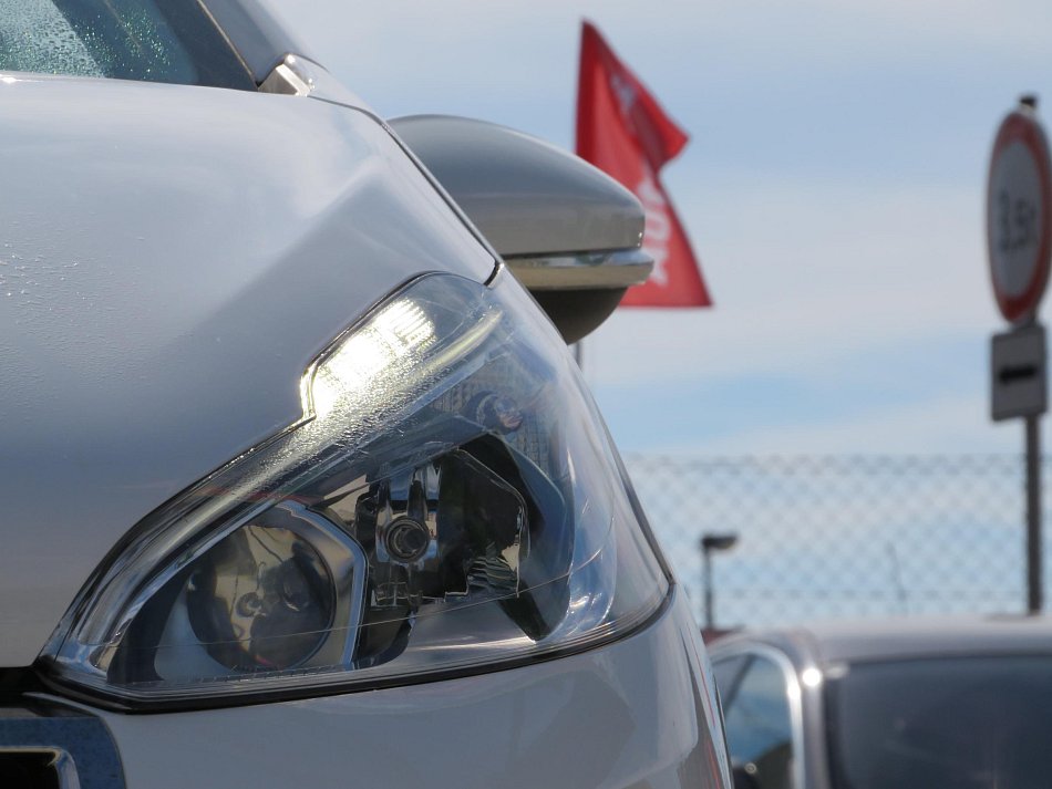 Peugeot 208 1.2PT 