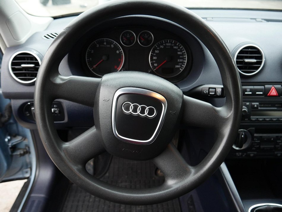 Audi A3 1.6 i 