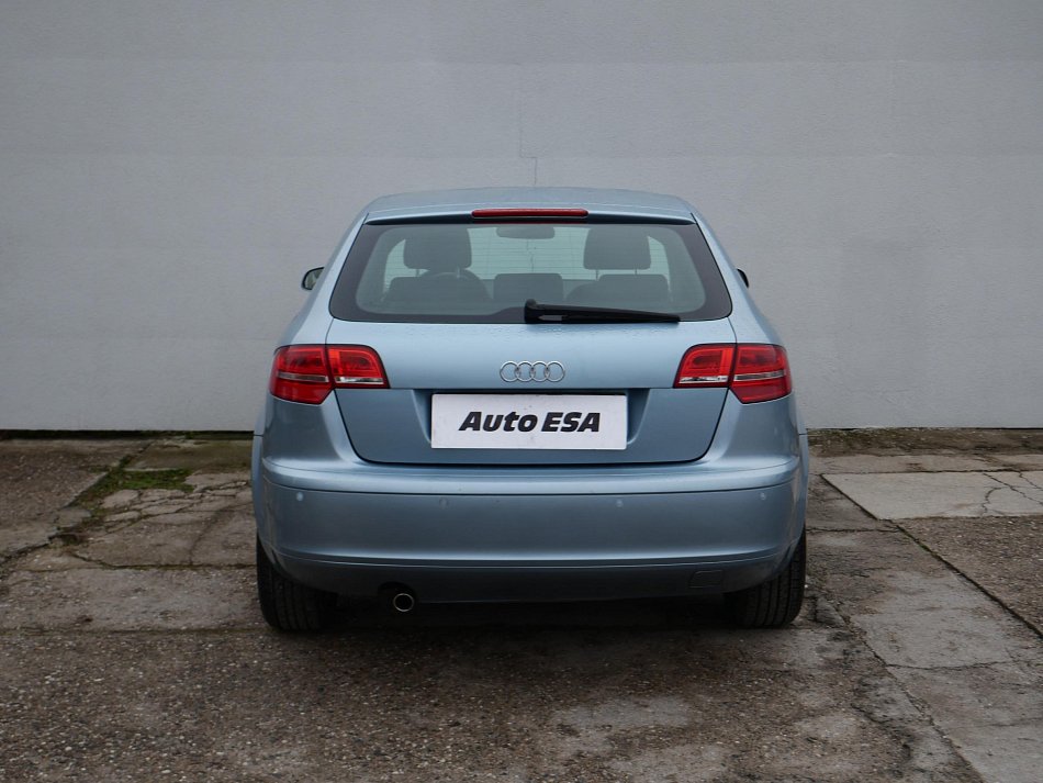 Audi A3 1.6 i 