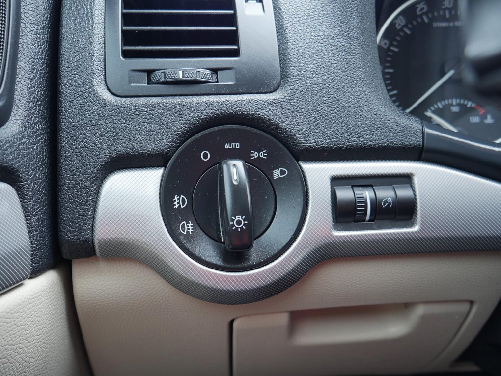 Škoda Octavia II 1.6 TDi Elegance