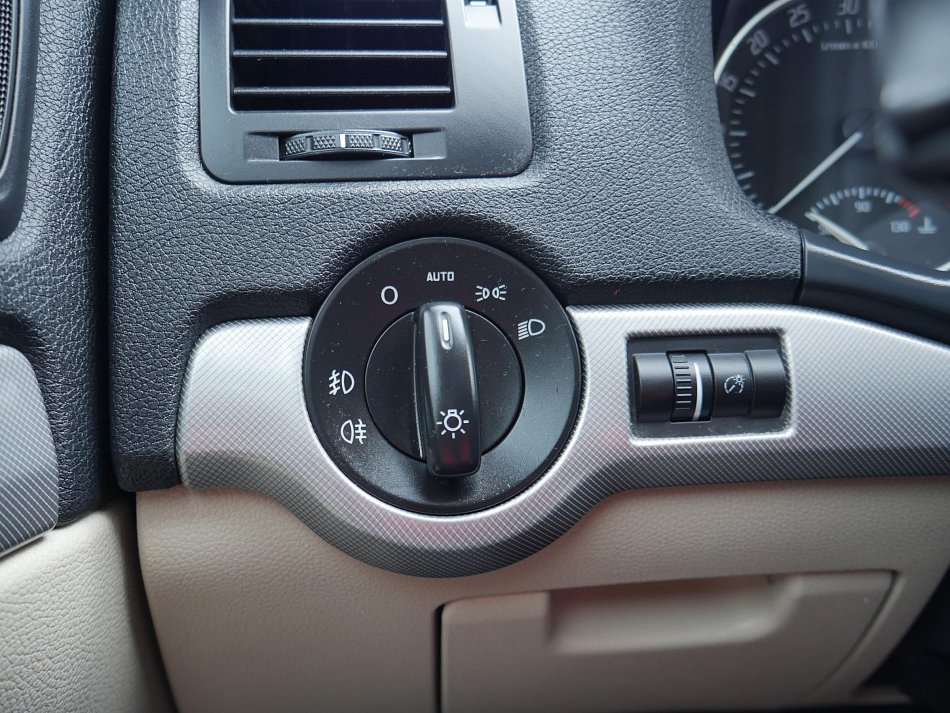 Škoda Octavia II 1.6 TDi Elegance