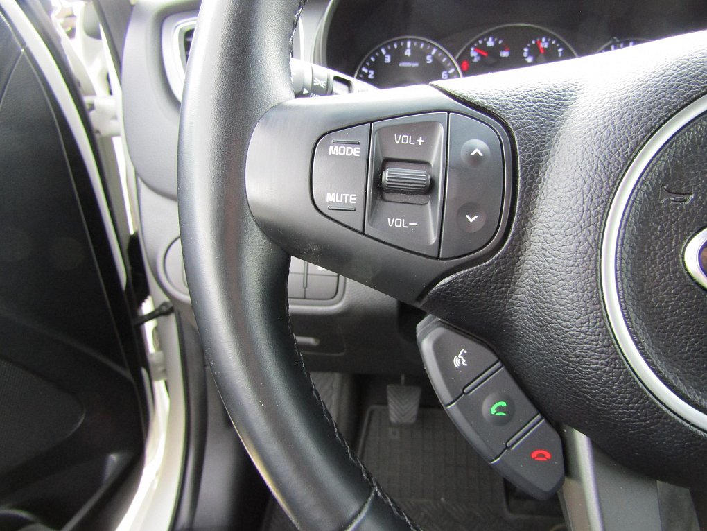 Kia Carens 1.6i 