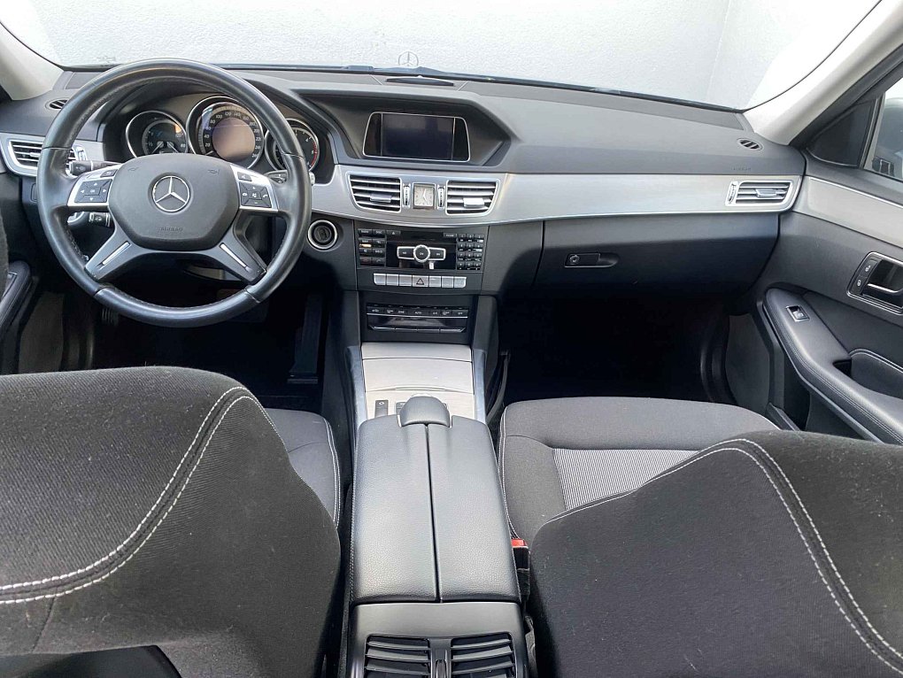Mercedes-Benz Třída E 2.1 CDi Avantgarde E200