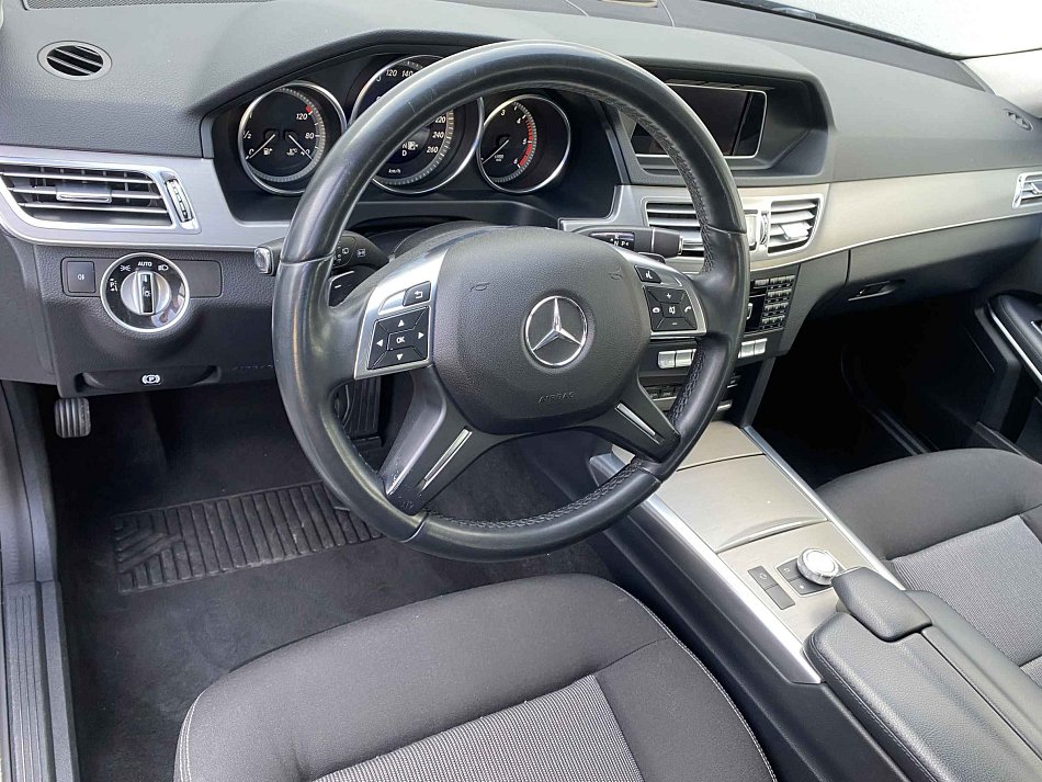 Mercedes-Benz Třída E 2.1 CDi Avantgarde E200
